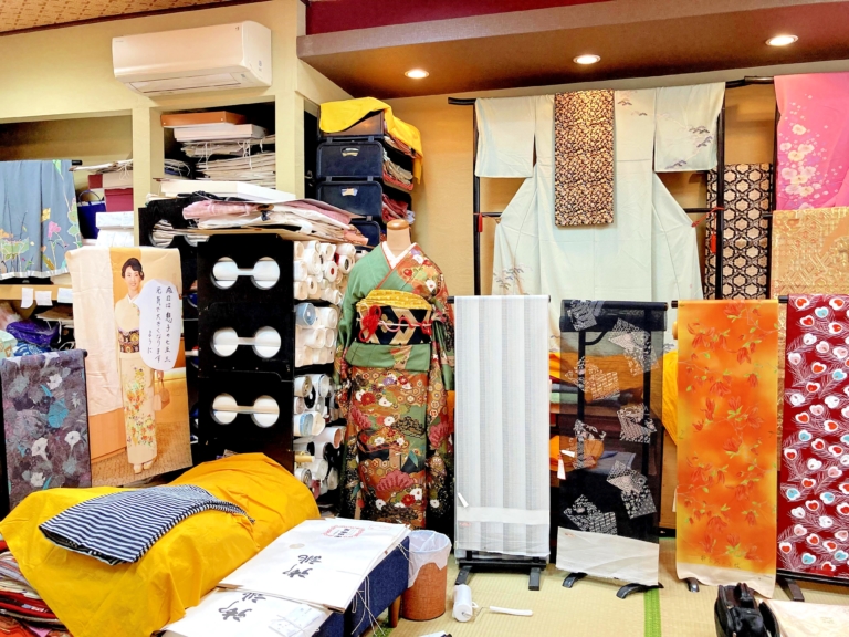 Shopping at the Kimono Store Tokyoites